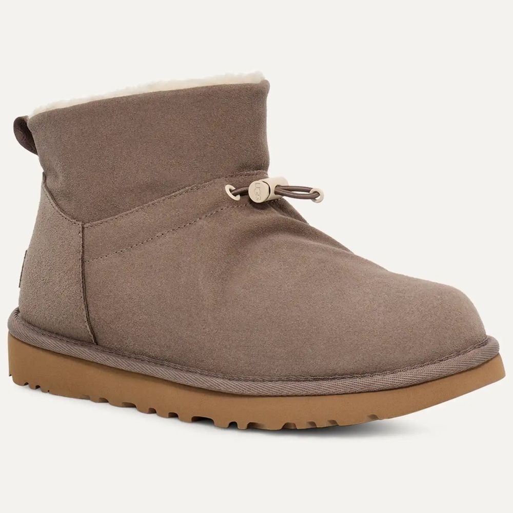LIKE NEW UGG Classic Mini Toggler Boots!